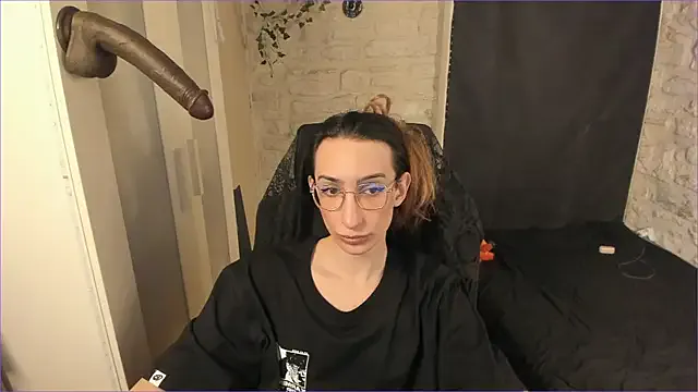 British_EmJess – webcam model profile photo Image 5