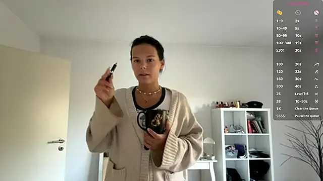 MILAax – webcam model profile photo Image 18