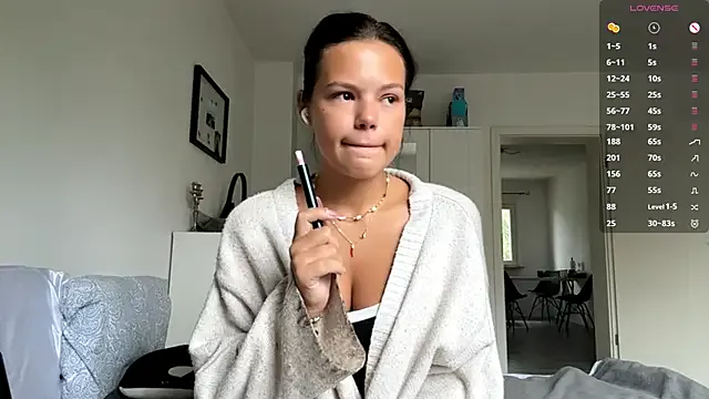 MILAax – webcam model profile photo Image 19