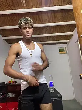 curlytwinkboy – webcam model profile photo Image 10