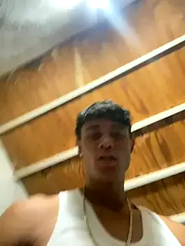 curlytwinkboy – webcam model profile photo Image 2