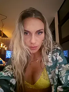 British_EmJess – webcam model profile photo Image 3