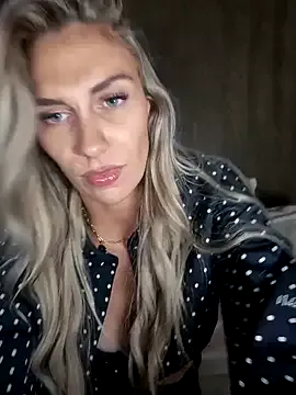 British_EmJess – webcam model profile photo Image 9