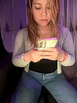 LoraDevine – webcam model profile photo Image 13