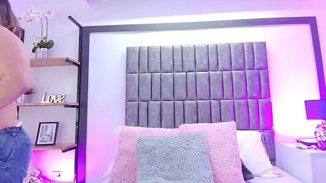 KateFoxxx028 – webcam model profile photo Image 3