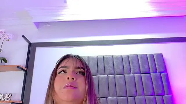 KateFoxxx028 – webcam model profile photo Image 6