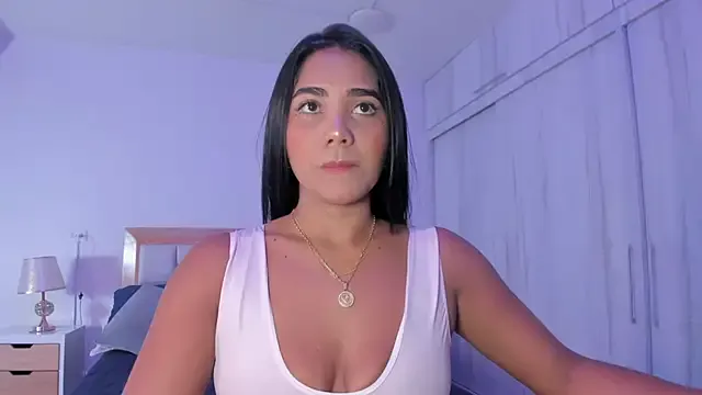 TUYA2 – webcam model profile photo Image 4