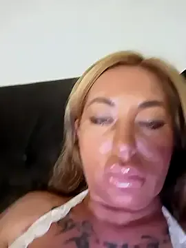 Patolog – webcam model profile photo Image 12