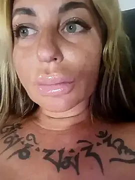 Patolog – webcam model profile photo Image 3