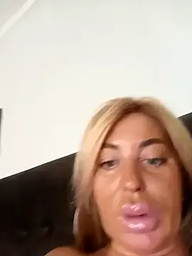 Patolog – webcam model profile photo Image 7