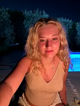 AmelieandRoss – webcam model profile photo Image 3