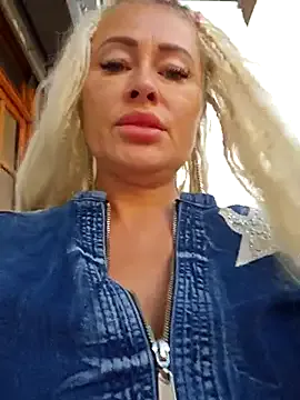 BlondeScarlettx – webcam model profile photo Image 14