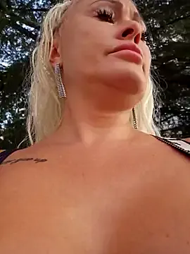 BlondeScarlettx – webcam model profile photo Image 6