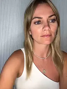 0------0 – webcam model profile photo Image 5