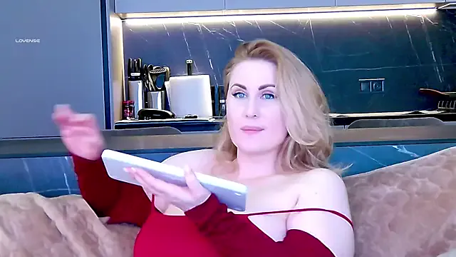 LeyaMeyers – webcam model profile photo Image 3