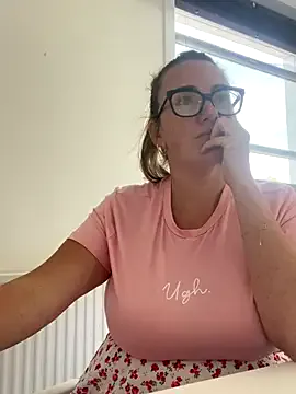 British_EmJess – webcam model profile photo Image 15