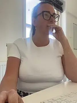 British_EmJess – webcam model profile photo Image 3