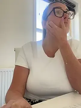 British_EmJess – webcam model profile photo Image 4