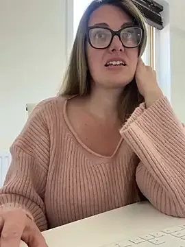 British_EmJess – webcam model profile photo Image 5