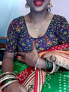 TenderLora – webcam model profile photo Image 4