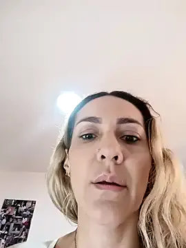 BabeBeth40 – webcam model profile photo Image 3