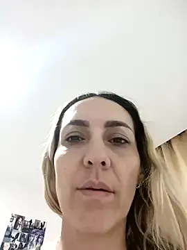 BabeBeth40 – webcam model profile photo Image 4