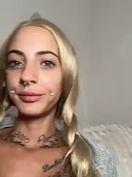 BlondeHott – webcam model profile photo Image 13