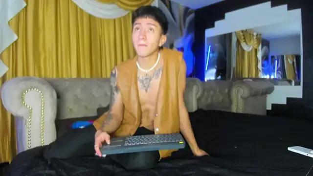 blondeangel_4u2 – webcam model profile photo Image 4