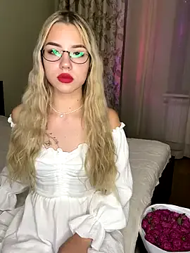 MarilynRainbow – webcam model profile photo Image 5