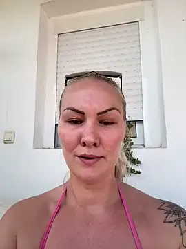 BlondeScarlettx – webcam model profile photo Image 5