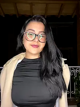 LoraDevine – webcam model profile photo Image 11