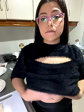 LoraDevine – webcam model profile photo Image 2