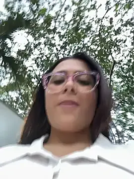 LoraDevine – webcam model profile photo Image 3