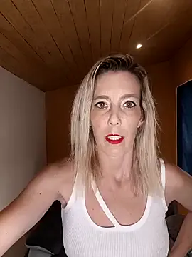 BlondeScarlettx – webcam model profile photo Image 3