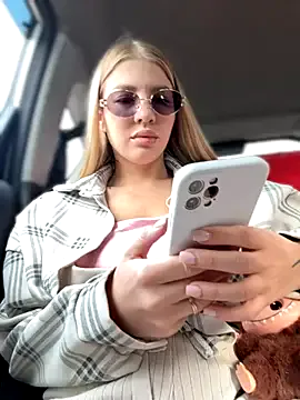 hot-sex-roomm – webcam model profile photo Image 18