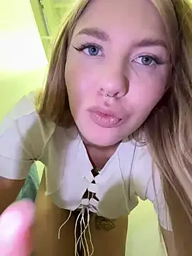 hot-sex-roomm – webcam model profile photo Image 2