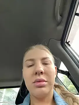 hot-sex-roomm – webcam model profile photo Image 5