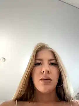 hot-sex-roomm – webcam model profile photo Image 6