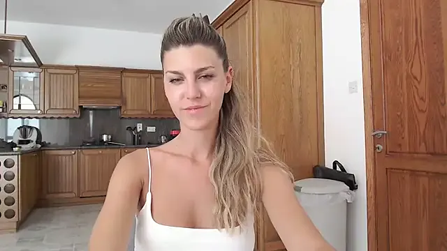 Libely – webcam model profile photo Image 2