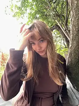 British_EmJess – webcam model profile photo Image 12