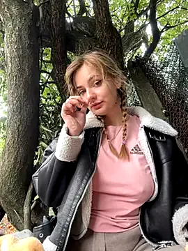 British_EmJess – webcam model profile photo Image 18