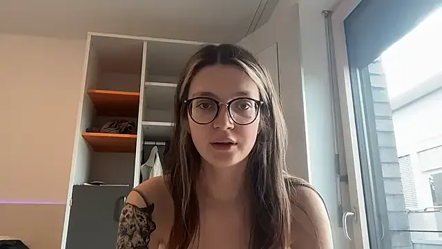 gravebabyxo – webcam model profile photo Image 3