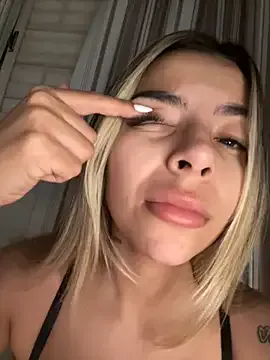 BlondeHott – webcam model profile photo Image 12