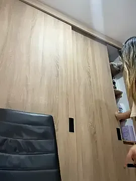 British_EmJess – webcam model profile photo Image 9