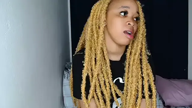 Nataly_Blonde – webcam model profile photo Image 11