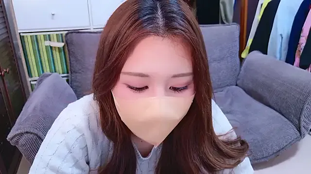 British_EmJess – webcam model profile photo Image 11