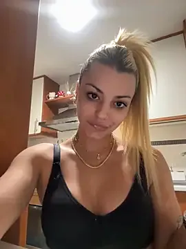 blondeambitionnn – webcam model profile photo Image 12