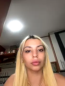 blondeambitionnn – webcam model profile photo Image 8