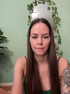 LindaLukas – webcam model profile photo Image 3