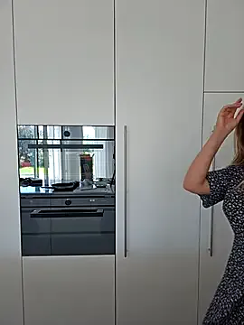 LoraDevine – webcam model profile photo Image 5